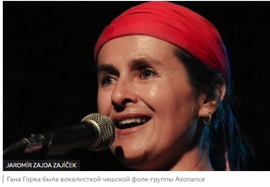 Умерла певица-антиваксерша, которая специально заразилась коронавирусом