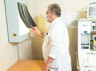 Врачи провели экстренную операцию 8-летнему мальчику в Самаре Врачи провели экстренную операцию 8-летнему мальчику в Самаре