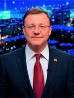 Дмитрий Азаров поздравляет с праздником Рождества Христова