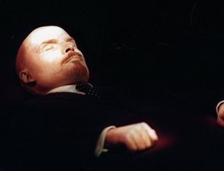 В Госдуме призвали убрать тело Ленина и кладбище с Красной площади В Госдуме призвали убрать тело Ленина и кладбище с Красной площади