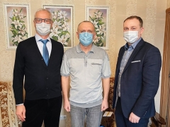 Глава города Николай Ренц поздравил Героя Российской Федерации