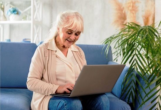 Почти 77 % клиентов Поволжского банка Сбербанка получают пенсии на банковскую карту