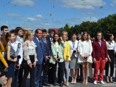 В Тольятти поздравили золотых выпускников В Тольятти поздравили золотых выпускников